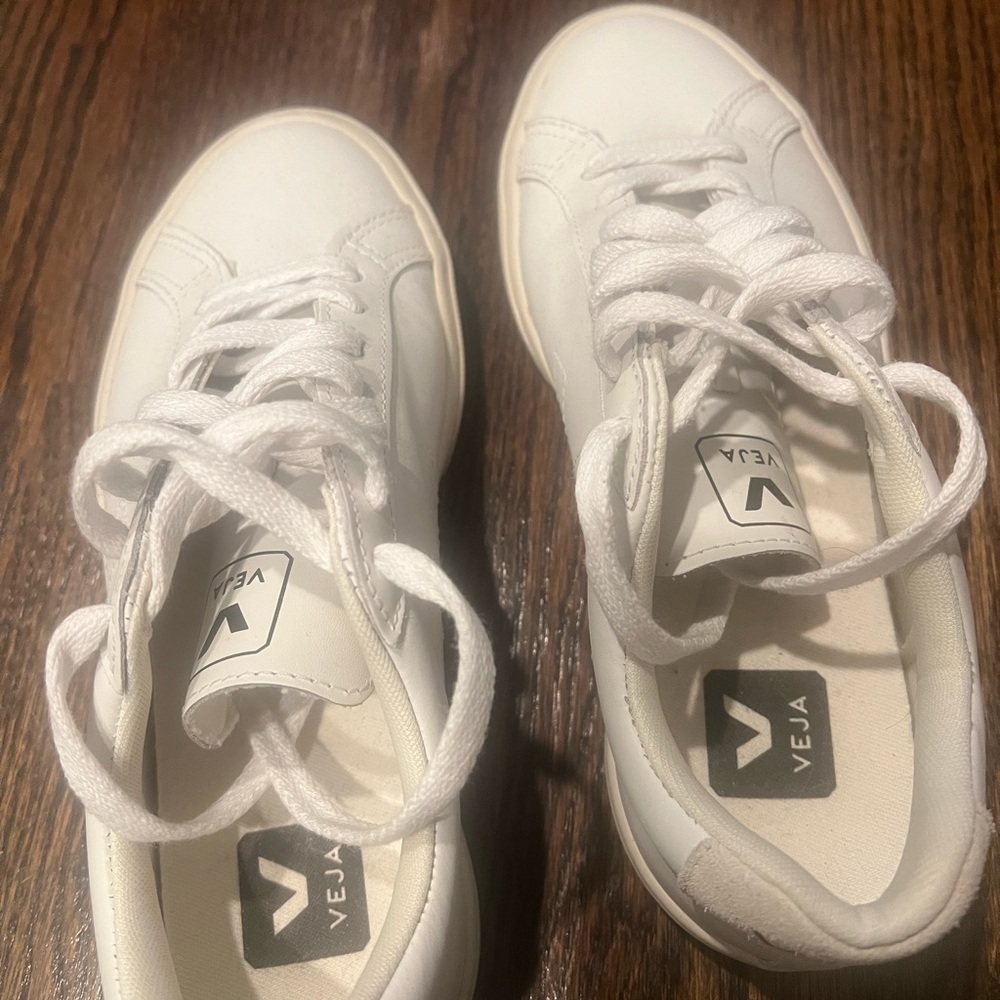 Vejas sneakers, size 5 us, 36 EUR.